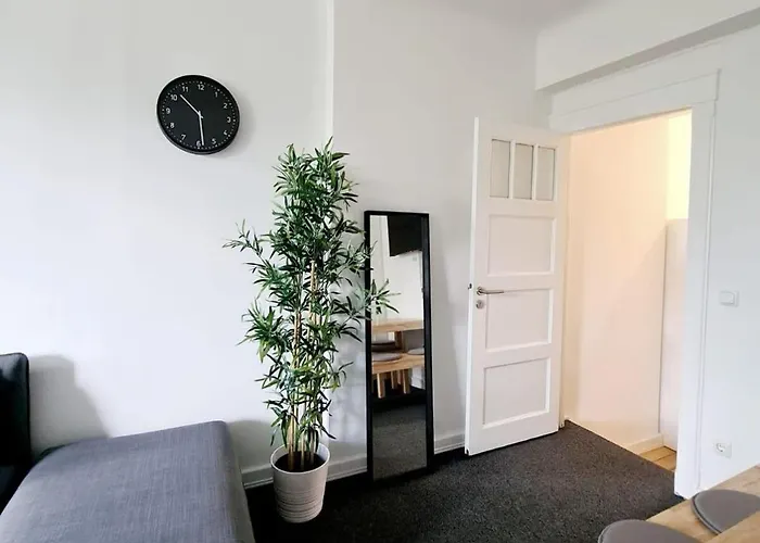 Spacious For 9 In Great Location *