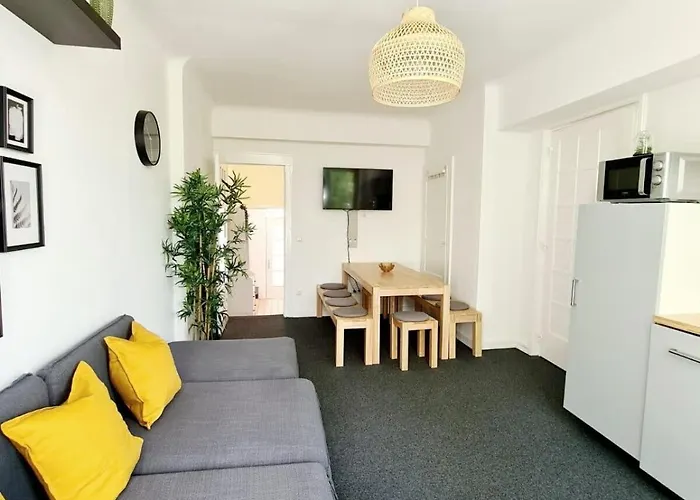 Appartement Spacious For 9 In Great Location
