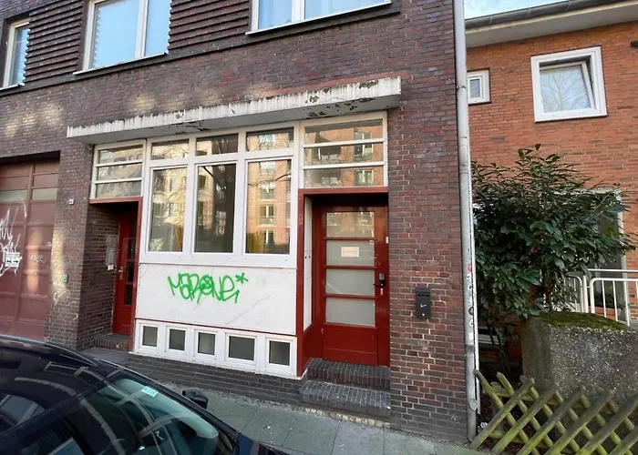 Spacious For 9 In Great Location *